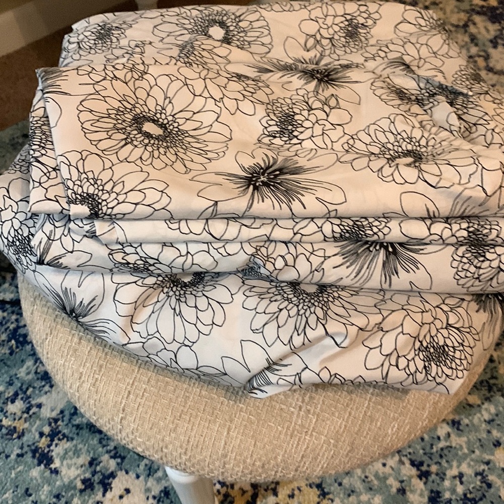 Full sheet bed set barely used.